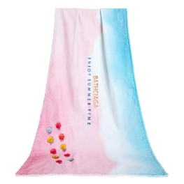 여행 중에 비치 타월을 포장하고 모래가 달라붙는 것을 방지하는 방법은 무엇입니까?